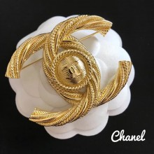 Chanel Vintage CC Brooch Gold 2018