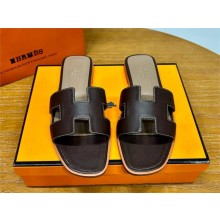 Hermes Oran Flat Sandals in Swift Box Calfskin 85