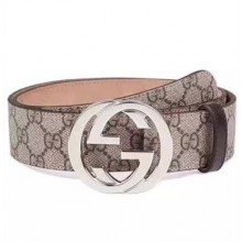 Our interlocking G buckle on our classic belt, made in our GG Supreme canvas.