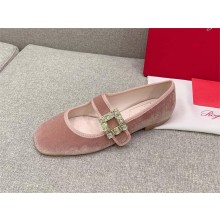 Roger Vivier Très Vivier Strass Buckle Babies Ballerinas in Velvet pink 2023