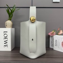 loewe medium Pebble Bucket bag in smooth calfskin shell grey 2025
