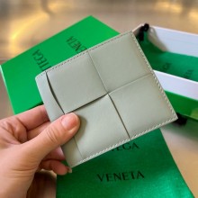 Bottega Veneta Cassette Bi-Fold Wallet in Intreccio leather Travertine 2024