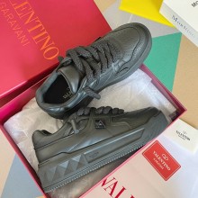 Valentino ONE STUD XL NAPPA LEATHER LOW-TOP SNEAKER BLACK 2023