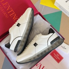 Valentino STUD AROUND LOW-TOP CALFSKIN AND NAPPA LEATHER SNEAKER white/black 2023