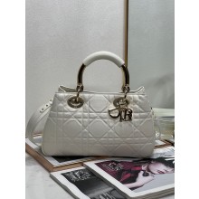 Dior Lady Dior 95.22 Medium Bag in Cannage Calfskin White/gold 2023
