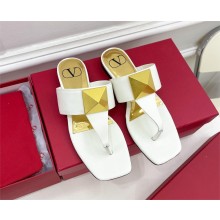 Valentino ONE STUD CALFSKIN FLAT THONG SANDAL white 2023
