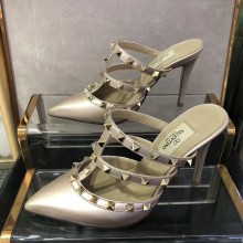 VALENTINO ROCKSTUD STRAP sheepskin PUMP 9.5CM gold