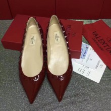 VALENTINO ROCKSTUD STRAP PATENT FLAT DARK RED