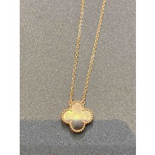 Van Cleef & Arpels medium clover Necklace 01 2021