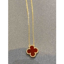 Van Cleef & Arpels medium clover Necklace 02 2021