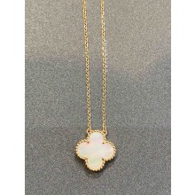 Van Cleef & Arpels medium clover Necklace 03 2021