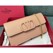Valentino Garavani VLogo Signature wallet in metallic grainy calfskin with chain ROSE CANNELLE 2024