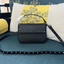 VALENTINO ROCKSTUD GRAINY CALFSKIN POUCH SO BLACK 2024