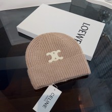 CELINE TRIOMPHE BEANIE IN SEAMLESS CASHMERE sand 2023