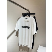 chanel white T-SHIRT with a camellia necklace 2023